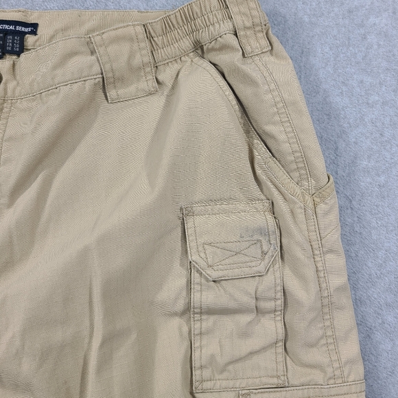 Lot of 2 Mens 5.11 Tactical Cargo Shorts Size 42 Khaki & Beige 8" Inseam - Picture 4 of 16